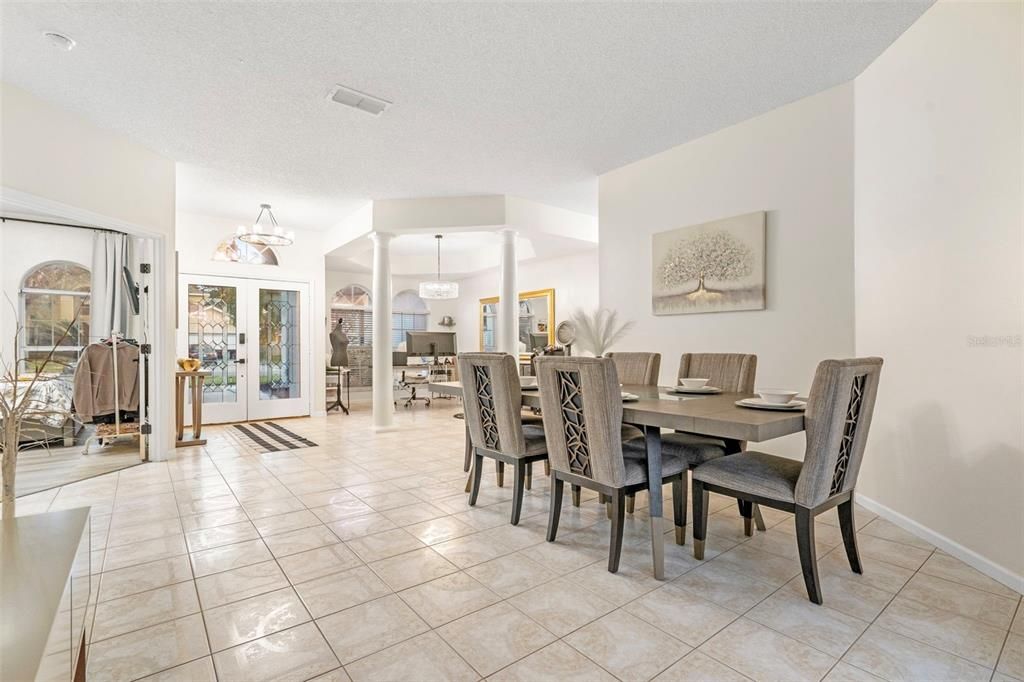 En Venta: $615,000 (4 camas, 2 baños, 2336 Pies cuadrados)