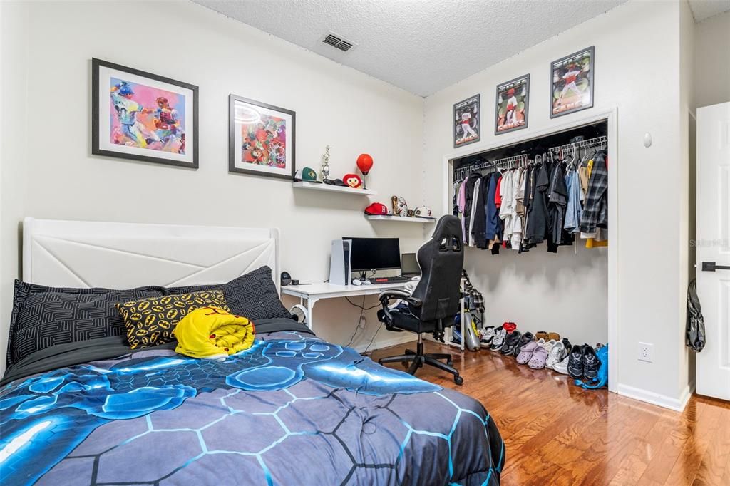 En Venta: $615,000 (4 camas, 2 baños, 2336 Pies cuadrados)