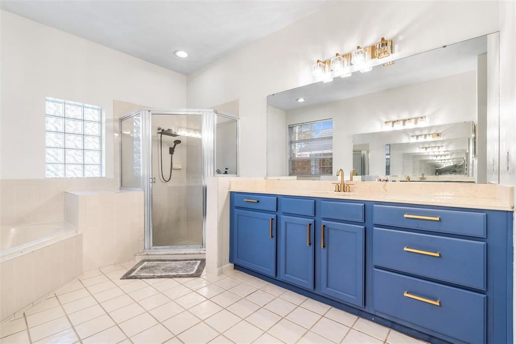 En Venta: $615,000 (4 camas, 2 baños, 2336 Pies cuadrados)