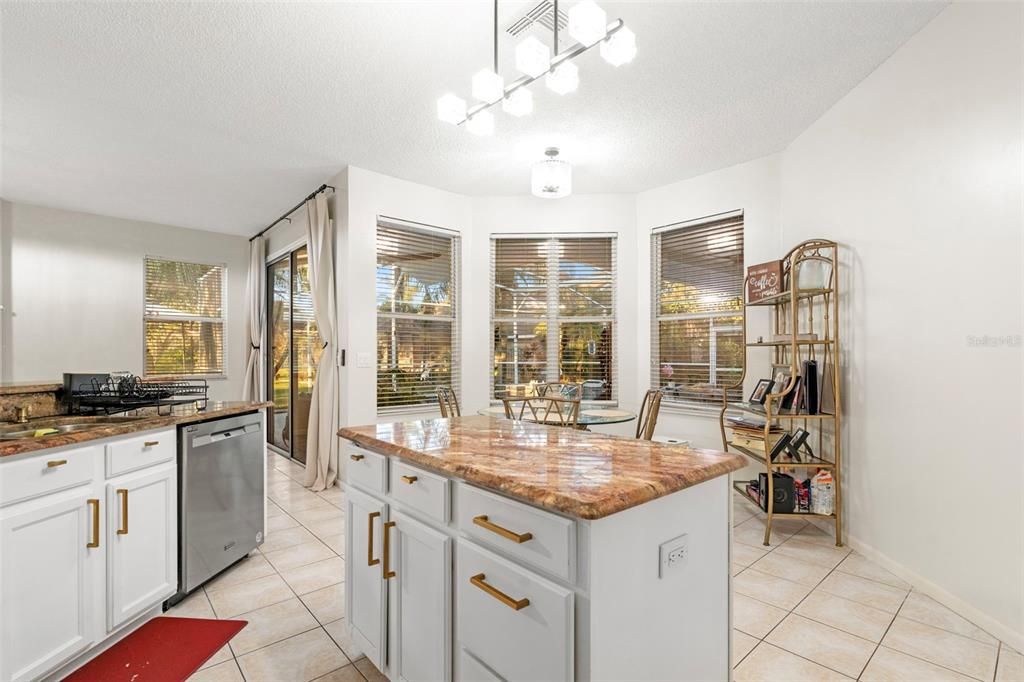 En Venta: $615,000 (4 camas, 2 baños, 2336 Pies cuadrados)