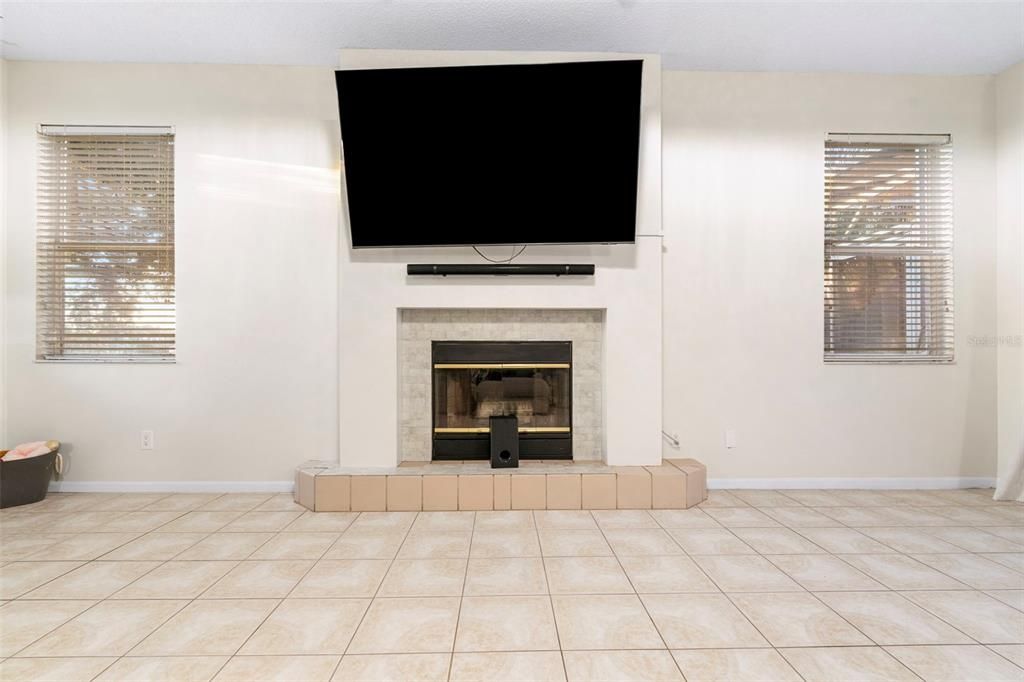 En Venta: $615,000 (4 camas, 2 baños, 2336 Pies cuadrados)