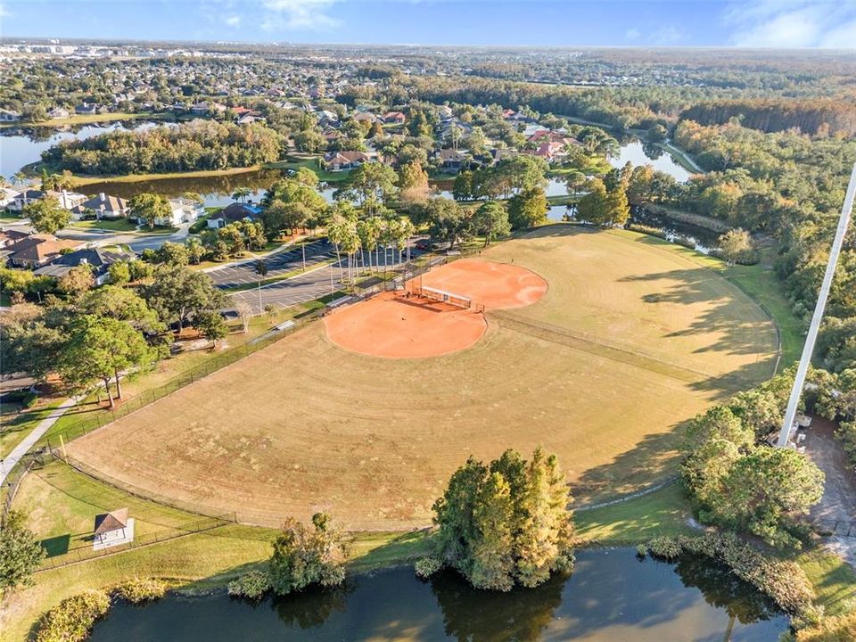 En Venta: $615,000 (4 camas, 2 baños, 2336 Pies cuadrados)