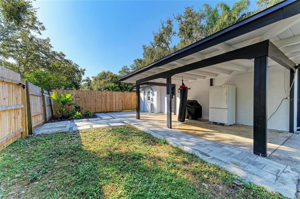 Active With Contract: $300,000 (2 beds, 2 baths, 1110 Square Feet)