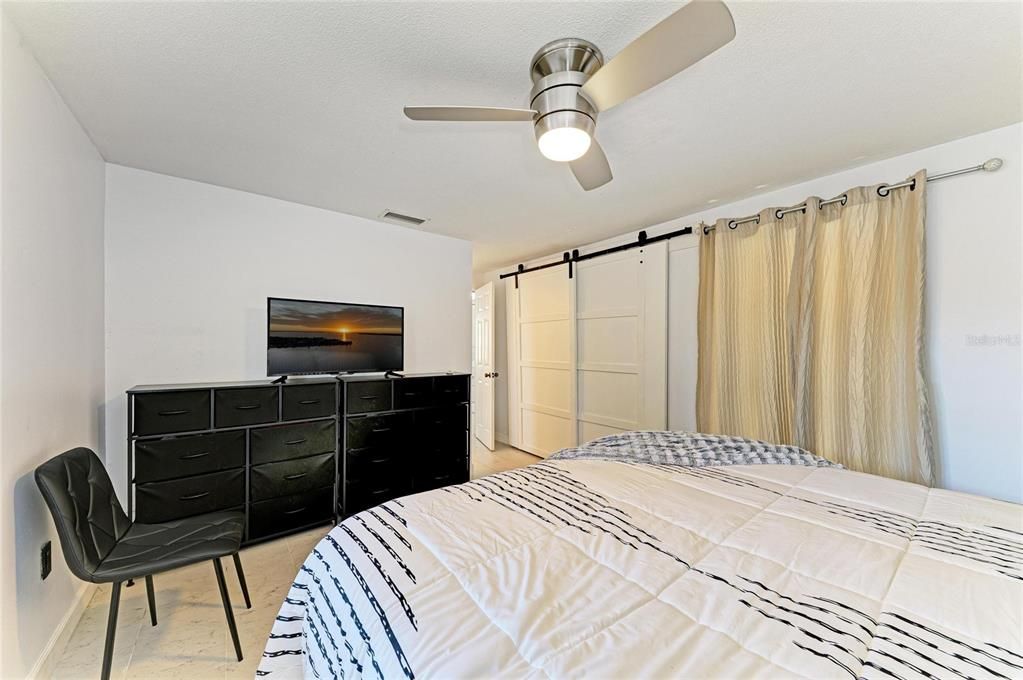 Active With Contract: $300,000 (2 beds, 2 baths, 1110 Square Feet)