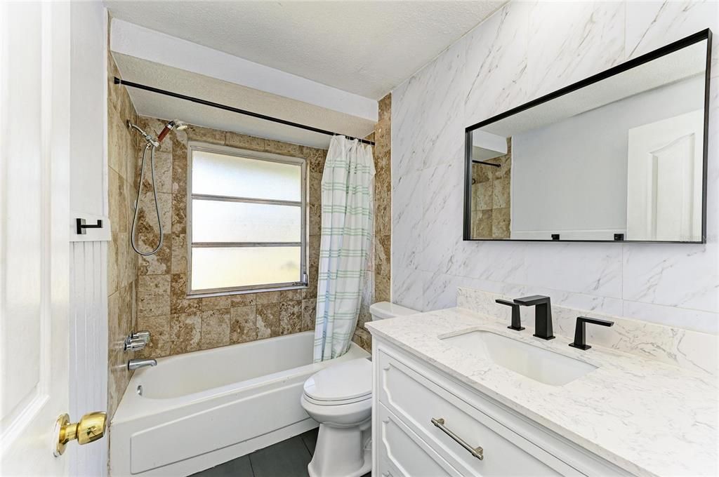 Active With Contract: $300,000 (2 beds, 2 baths, 1110 Square Feet)