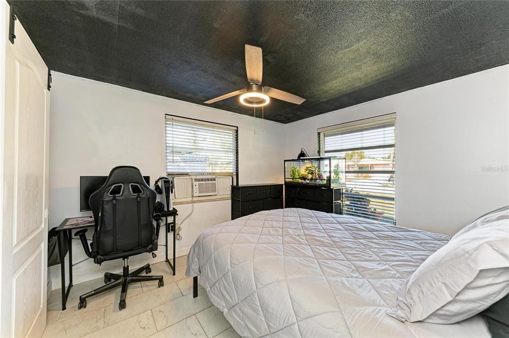 Active With Contract: $300,000 (2 beds, 2 baths, 1110 Square Feet)