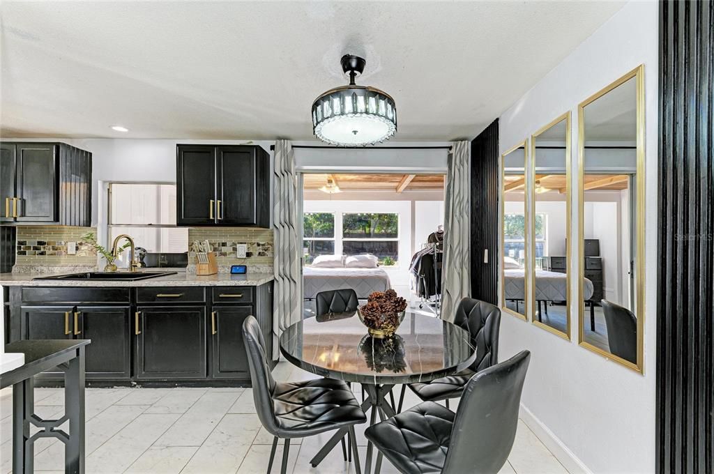 Active With Contract: $300,000 (2 beds, 2 baths, 1110 Square Feet)