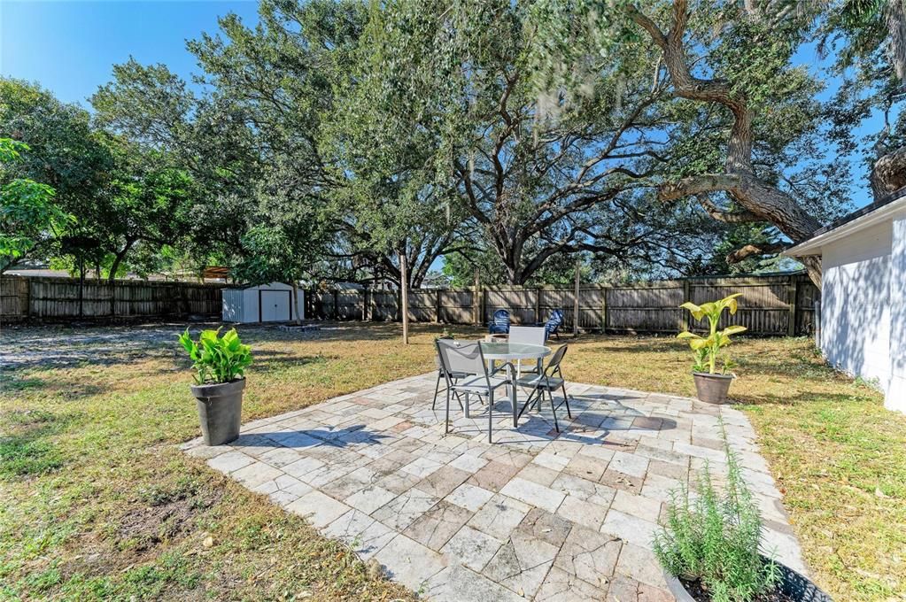 Active With Contract: $300,000 (2 beds, 2 baths, 1110 Square Feet)