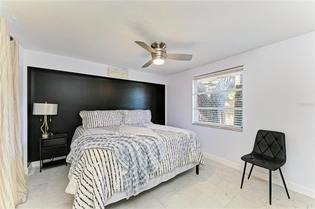 Active With Contract: $300,000 (2 beds, 2 baths, 1110 Square Feet)