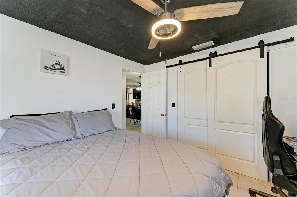 Active With Contract: $300,000 (2 beds, 2 baths, 1110 Square Feet)