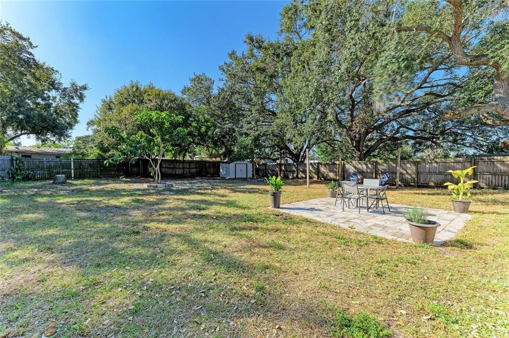 Active With Contract: $300,000 (2 beds, 2 baths, 1110 Square Feet)