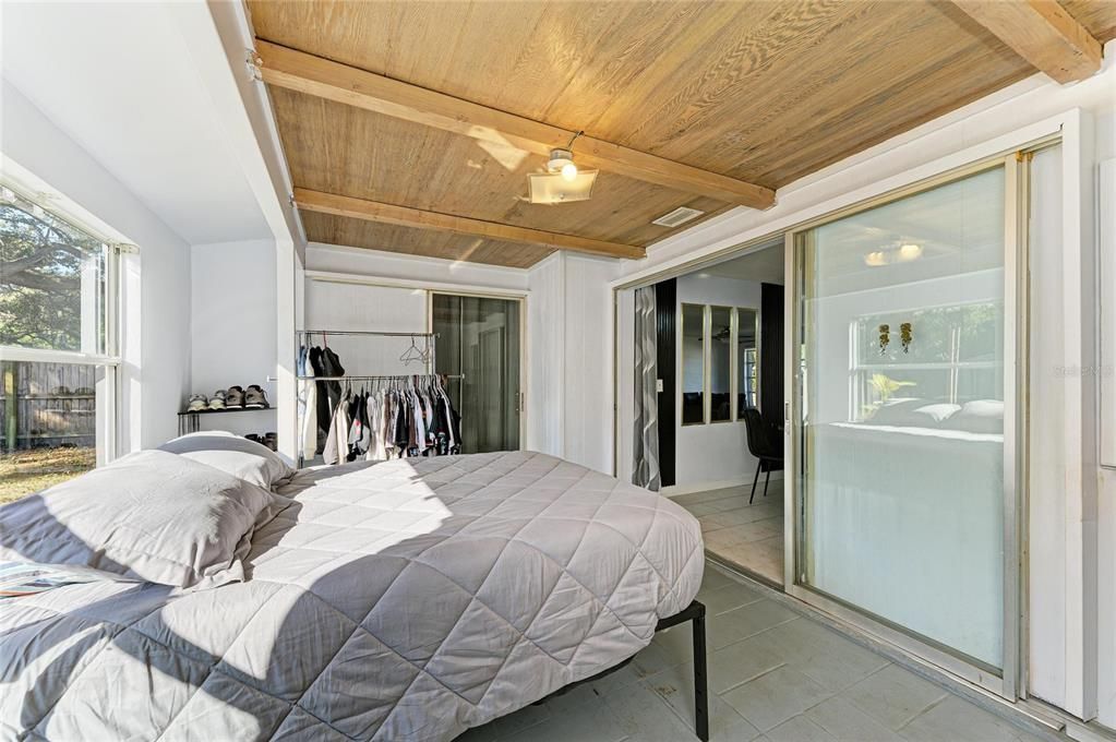 Active With Contract: $300,000 (2 beds, 2 baths, 1110 Square Feet)