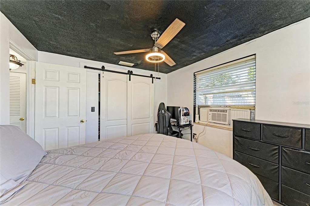 Active With Contract: $300,000 (2 beds, 2 baths, 1110 Square Feet)