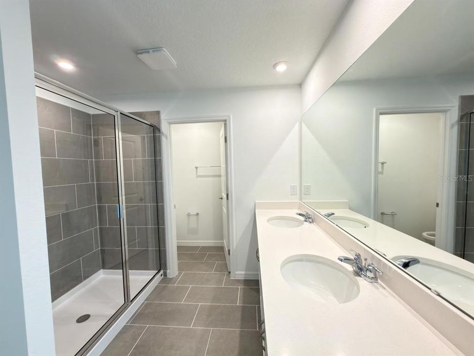 For Rent: $2,600 (5 beds, 3 baths, 2434 Square Feet)