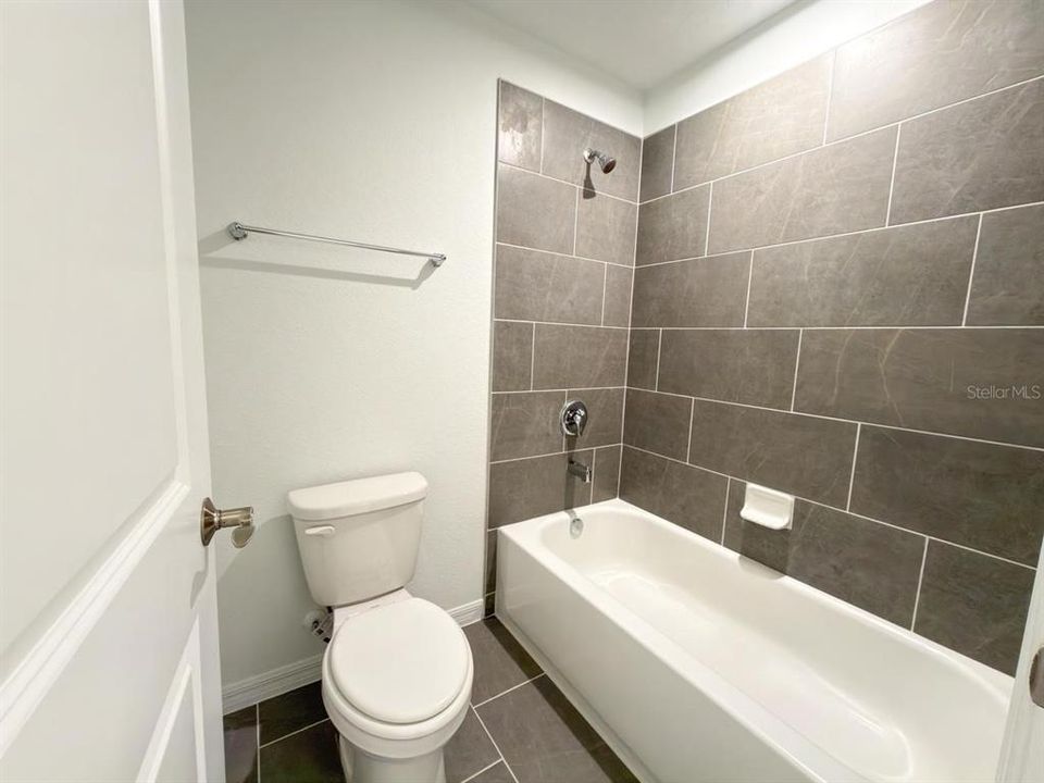 For Rent: $2,600 (5 beds, 3 baths, 2434 Square Feet)