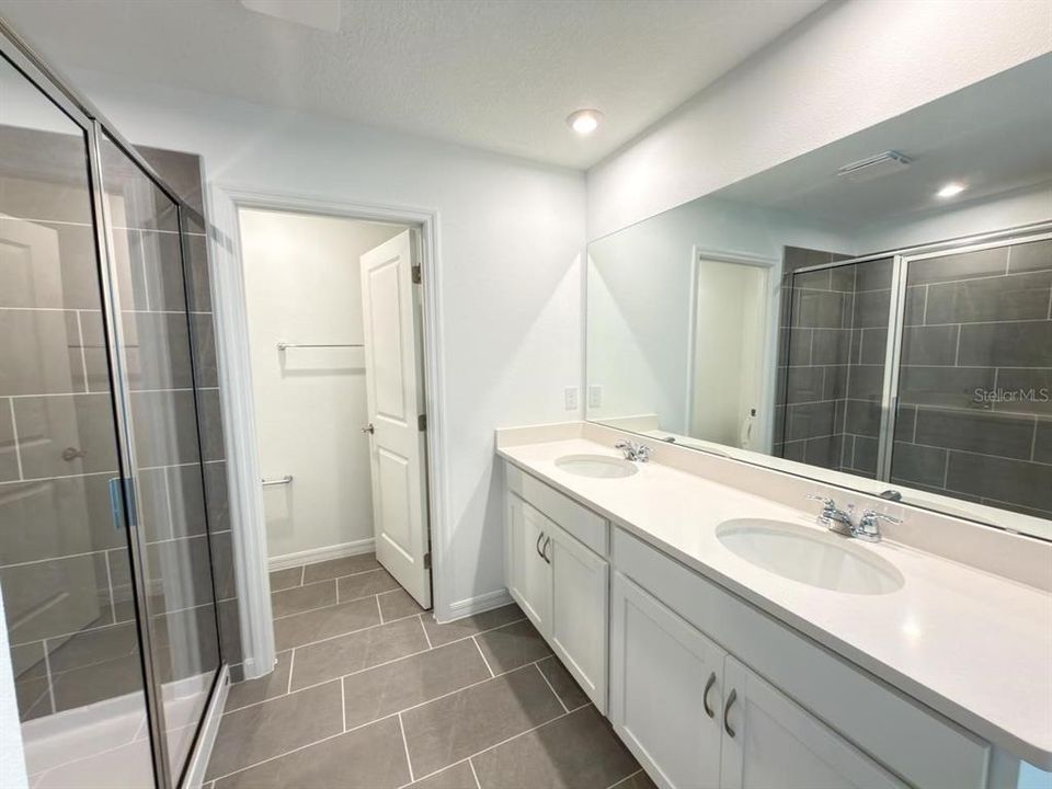 For Rent: $2,600 (5 beds, 3 baths, 2434 Square Feet)