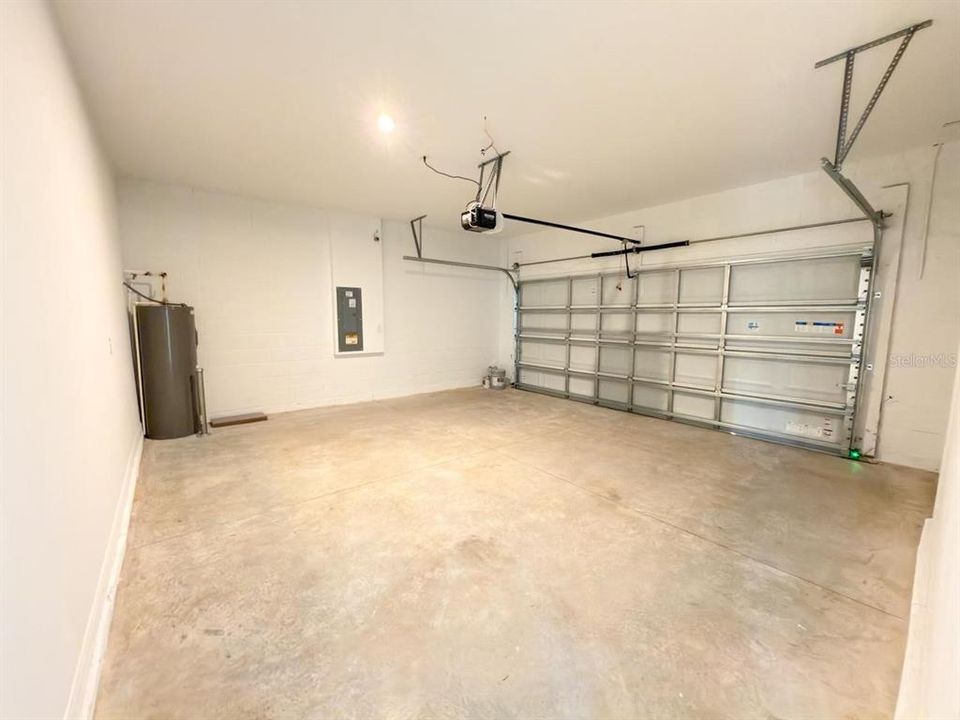 For Rent: $2,600 (5 beds, 3 baths, 2434 Square Feet)