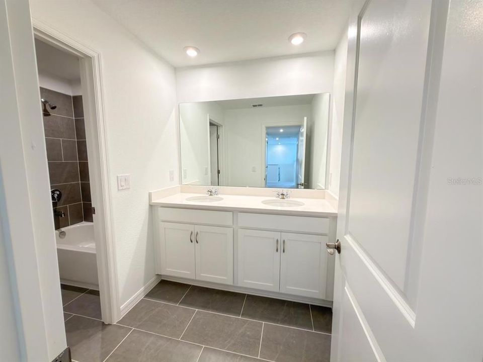 For Rent: $2,600 (5 beds, 3 baths, 2434 Square Feet)