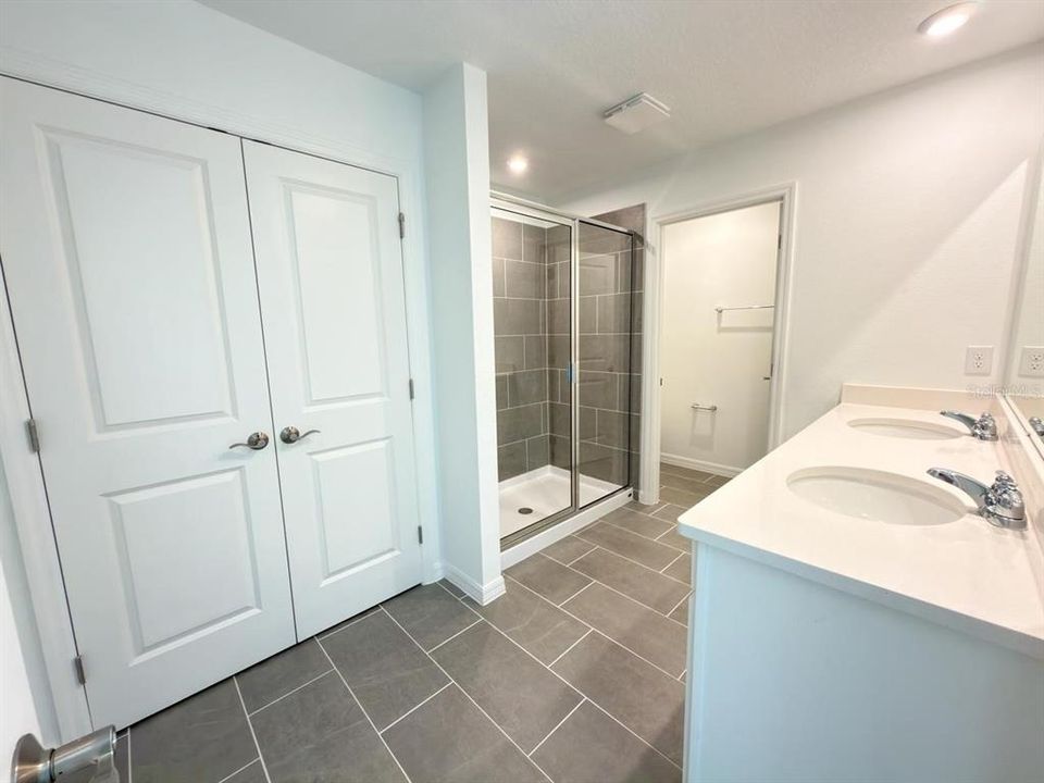 For Rent: $2,600 (5 beds, 3 baths, 2434 Square Feet)