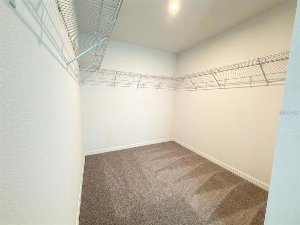 For Rent: $2,600 (5 beds, 3 baths, 2434 Square Feet)