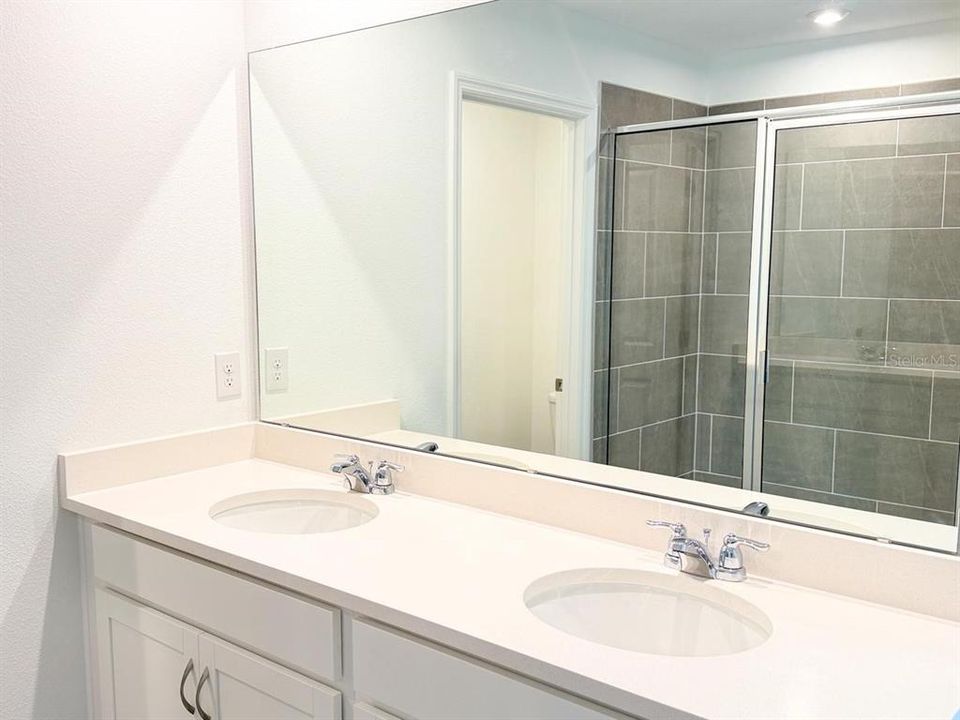 For Rent: $2,600 (5 beds, 3 baths, 2434 Square Feet)