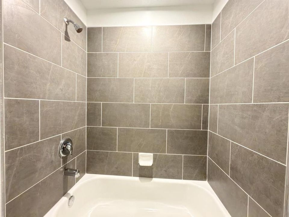 For Rent: $2,600 (5 beds, 3 baths, 2434 Square Feet)