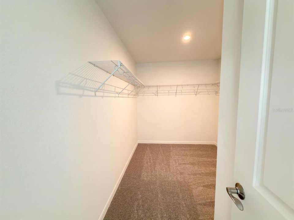 For Rent: $2,600 (5 beds, 3 baths, 2434 Square Feet)