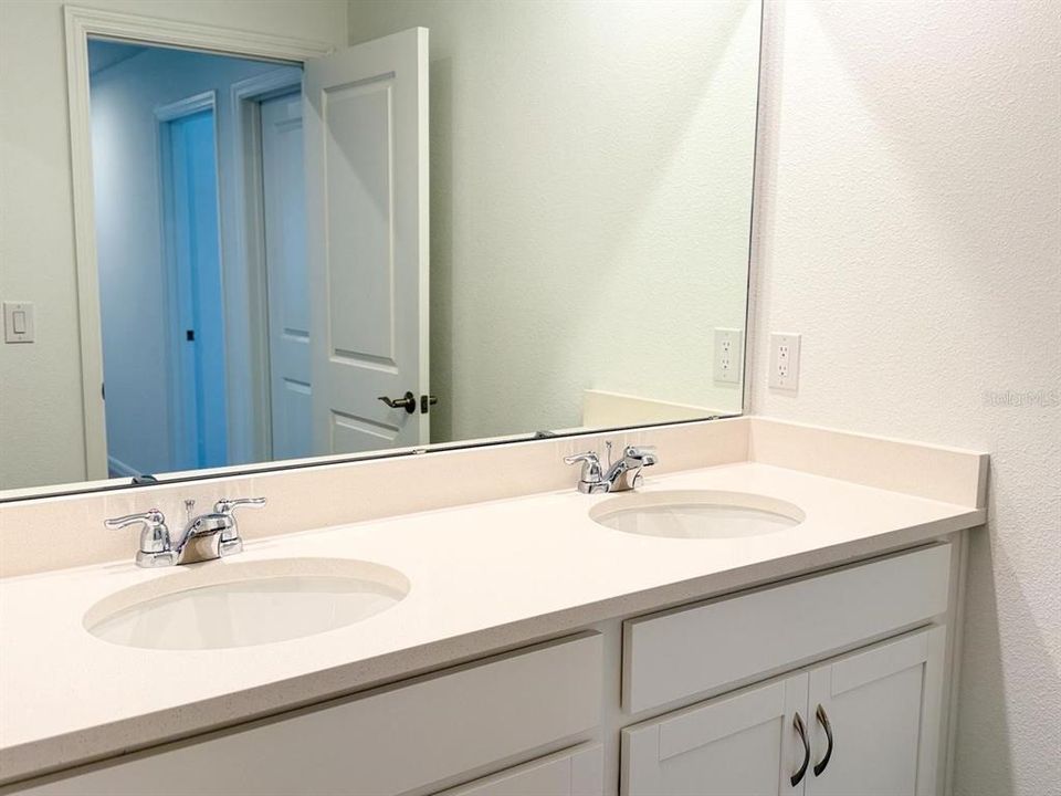 For Rent: $2,600 (5 beds, 3 baths, 2434 Square Feet)