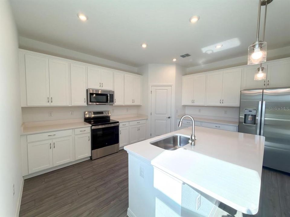 For Rent: $2,600 (5 beds, 3 baths, 2434 Square Feet)