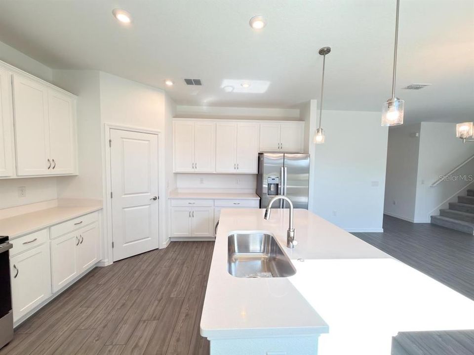 For Rent: $2,600 (5 beds, 3 baths, 2434 Square Feet)