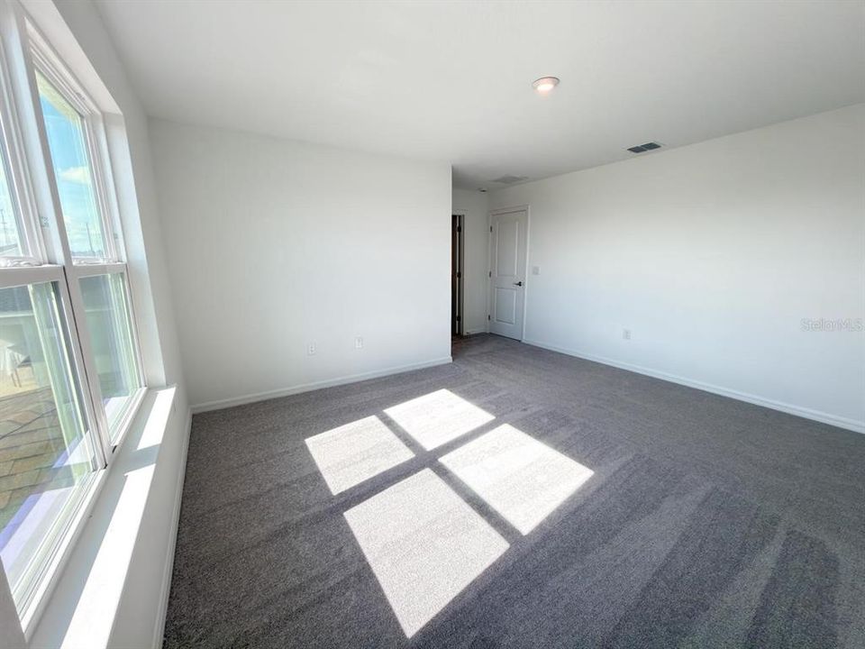 For Rent: $2,600 (5 beds, 3 baths, 2434 Square Feet)