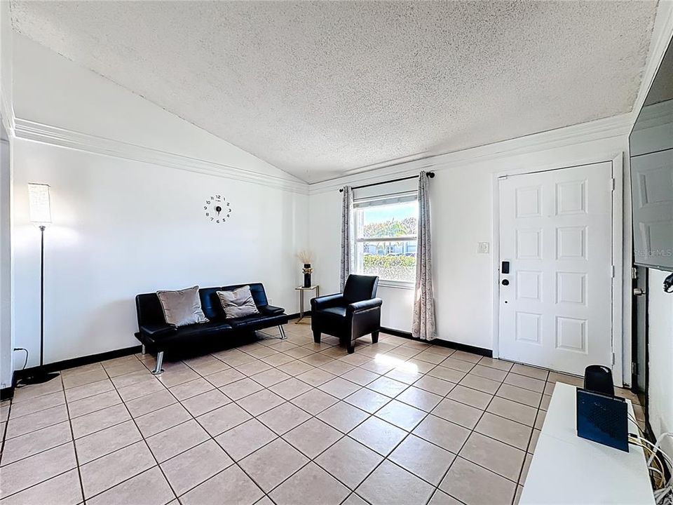 For Sale: $328,999 (3 beds, 2 baths, 1079 Square Feet)