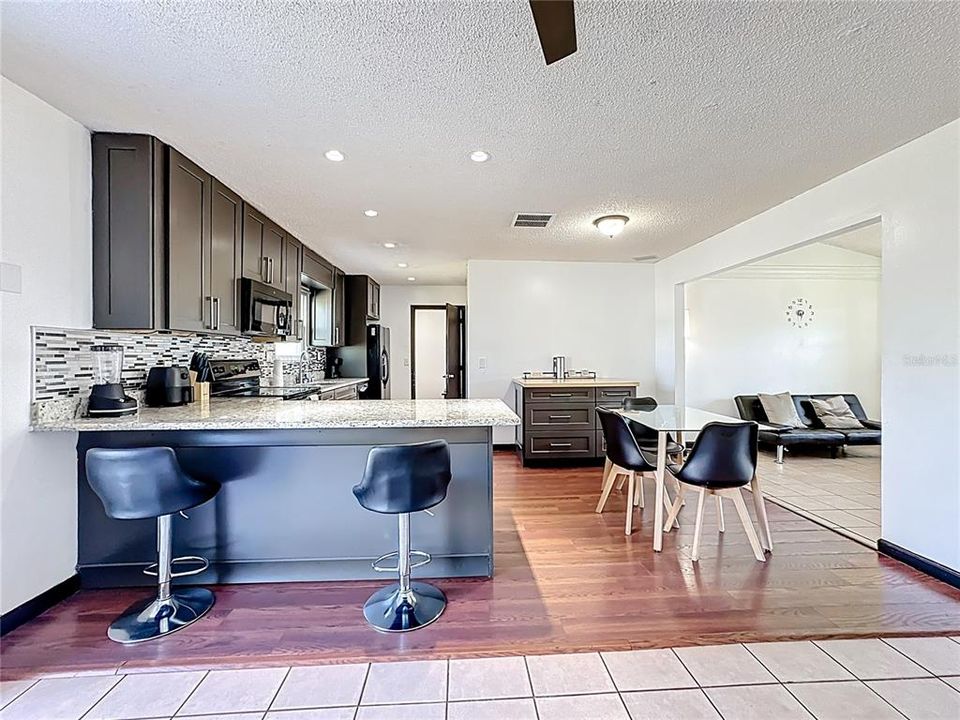 For Sale: $328,999 (3 beds, 2 baths, 1079 Square Feet)