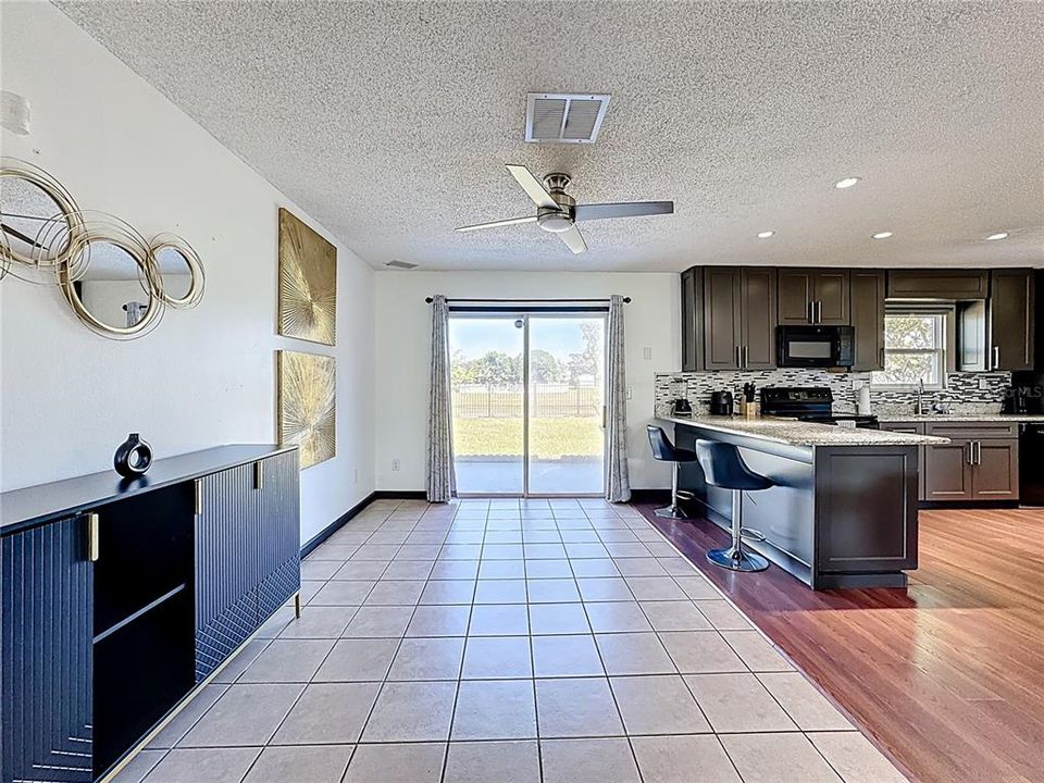 For Sale: $328,999 (3 beds, 2 baths, 1079 Square Feet)