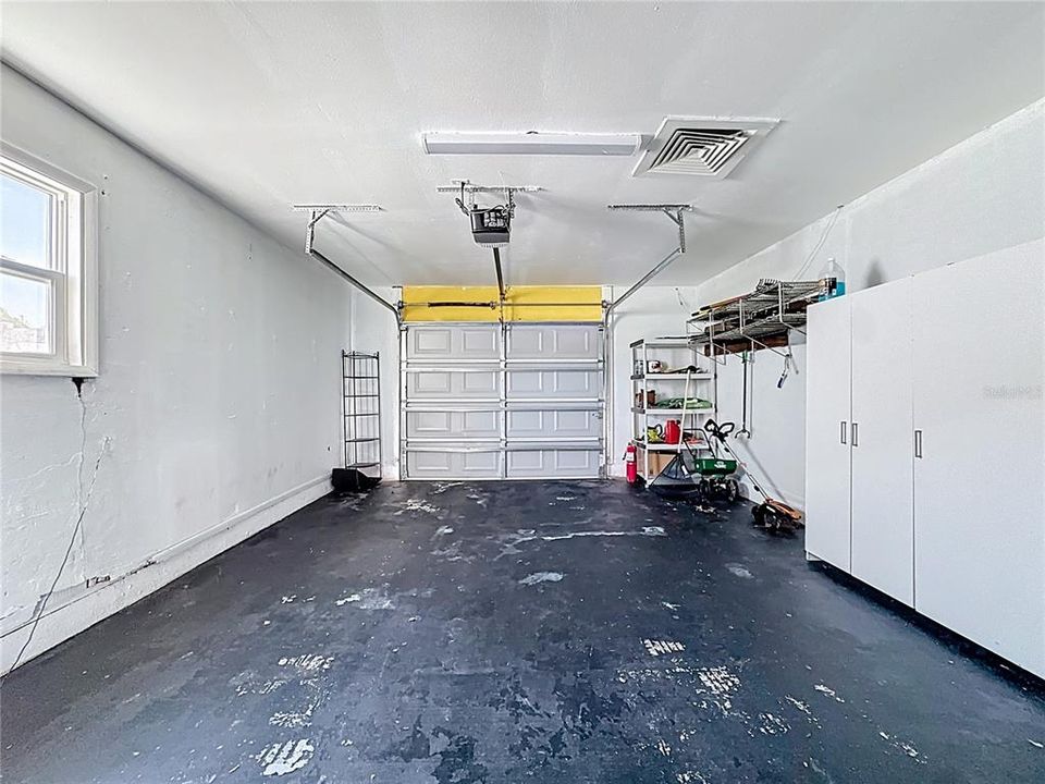 For Sale: $328,999 (3 beds, 2 baths, 1079 Square Feet)