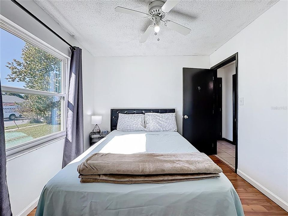 For Sale: $328,999 (3 beds, 2 baths, 1079 Square Feet)