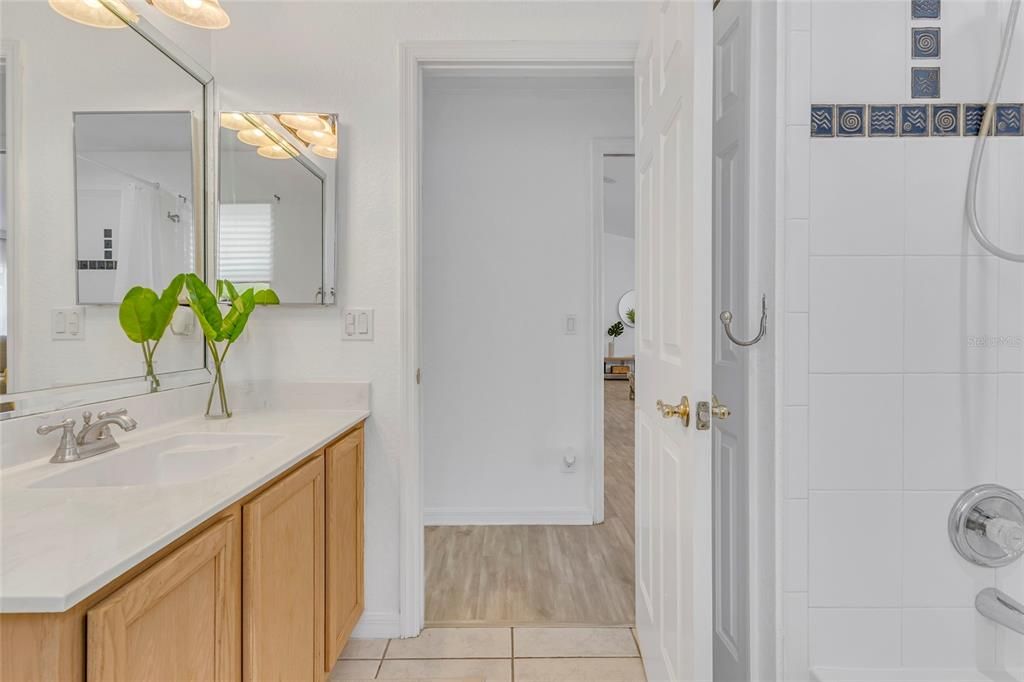 Activo con contrato: $365,000 (3 camas, 2 baños, 1548 Pies cuadrados)