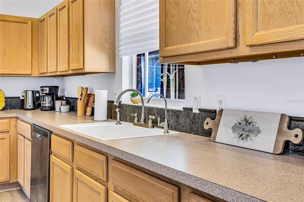 Activo con contrato: $365,000 (3 camas, 2 baños, 1548 Pies cuadrados)