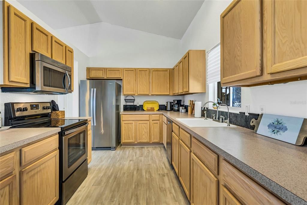 Activo con contrato: $365,000 (3 camas, 2 baños, 1548 Pies cuadrados)