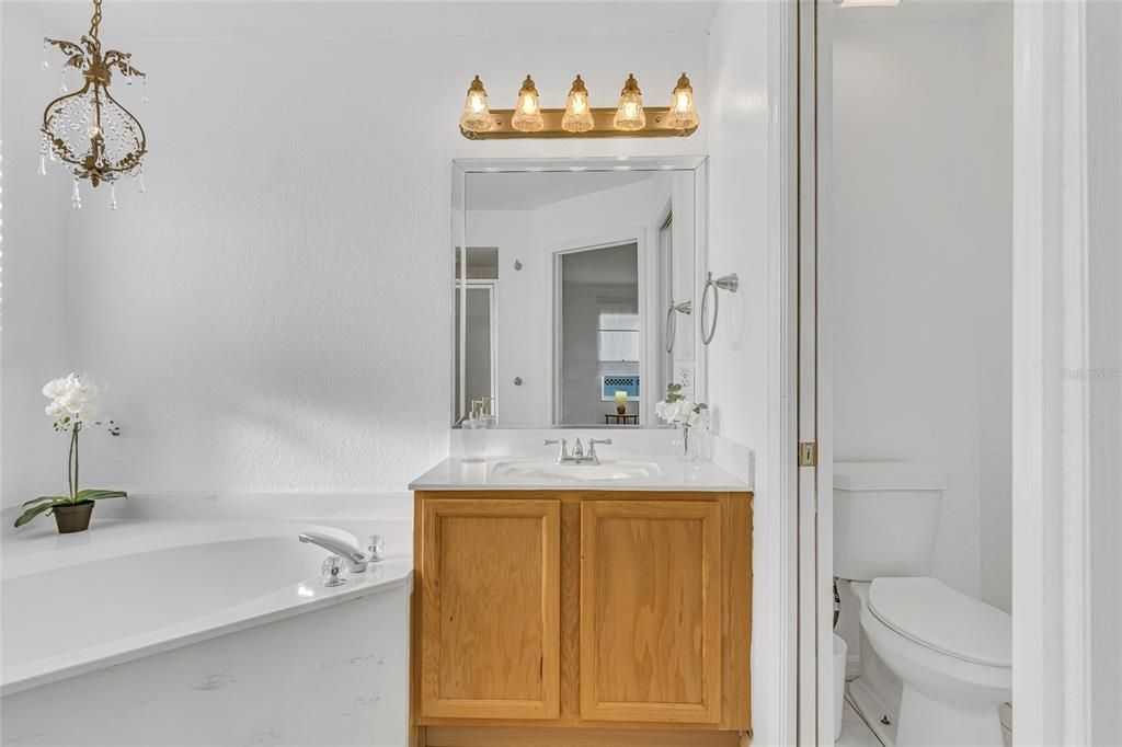 Activo con contrato: $365,000 (3 camas, 2 baños, 1548 Pies cuadrados)