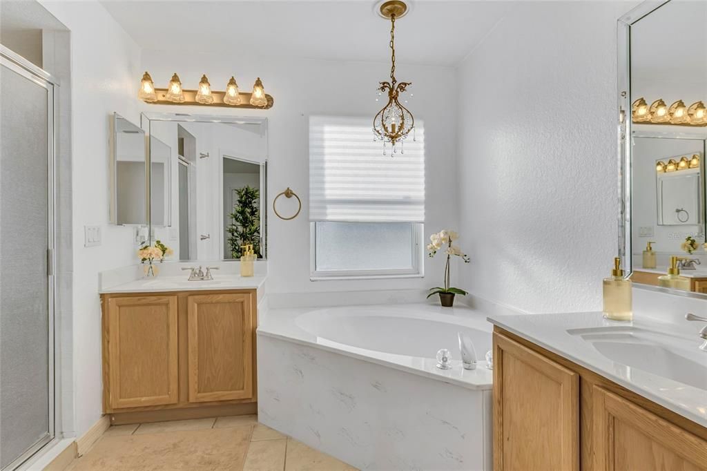 Activo con contrato: $365,000 (3 camas, 2 baños, 1548 Pies cuadrados)