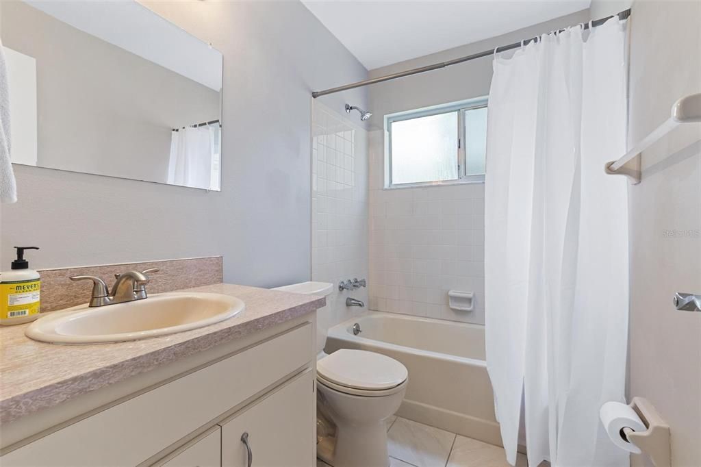 En Venta: $259,000 (2 camas, 2 baños, 1131 Pies cuadrados)