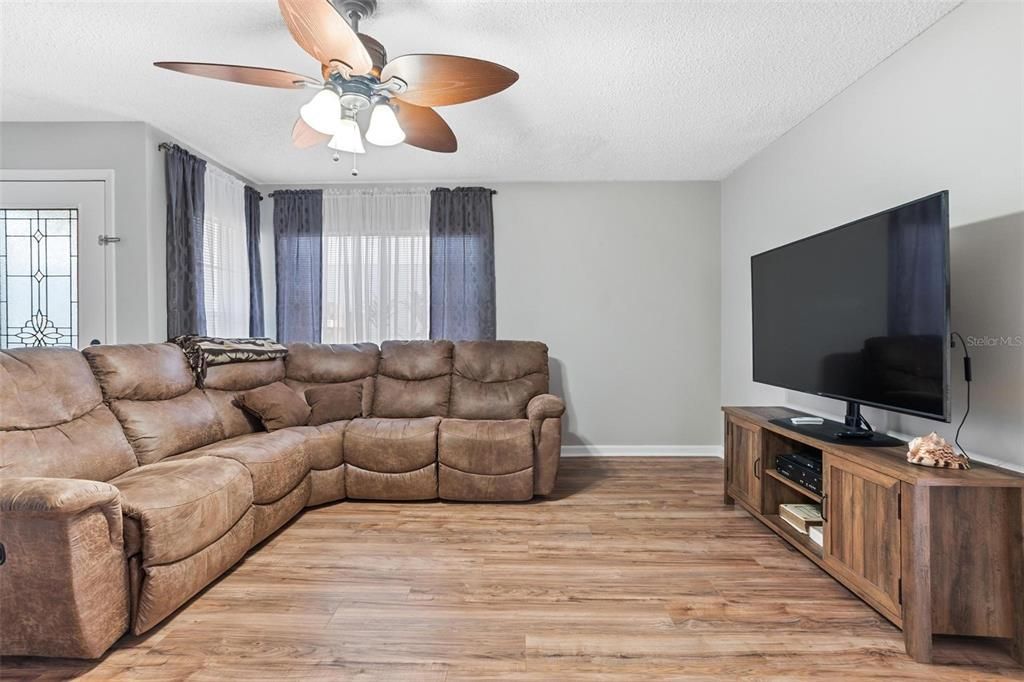 En Venta: $259,000 (2 camas, 2 baños, 1131 Pies cuadrados)