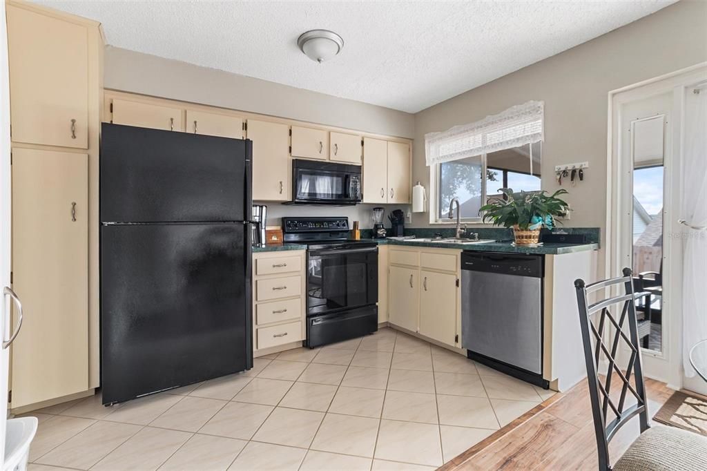 En Venta: $259,000 (2 camas, 2 baños, 1131 Pies cuadrados)