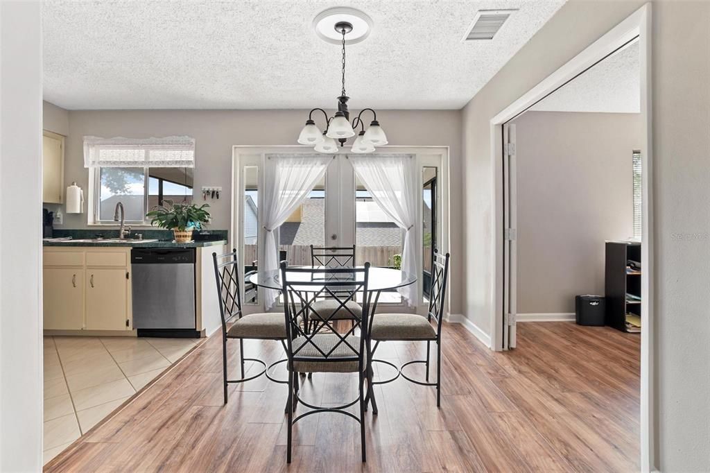 En Venta: $259,000 (2 camas, 2 baños, 1131 Pies cuadrados)