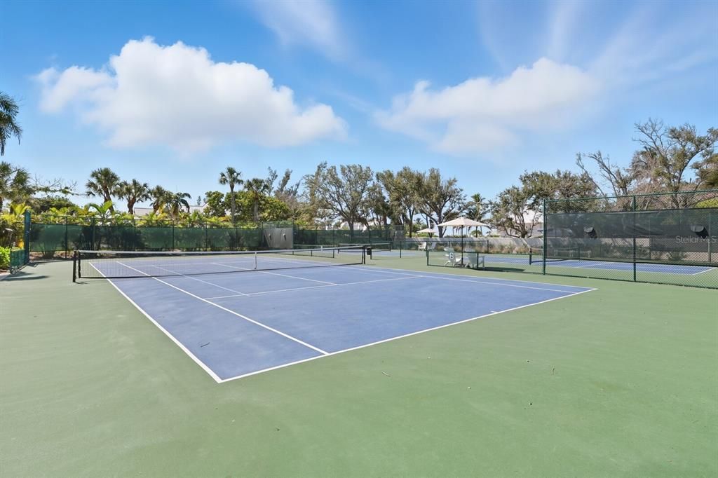 For Sale: $2,975,000 (2 beds, 2 baths, 2010 Square Feet)