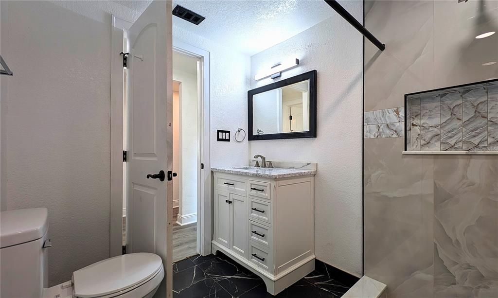 На продажу: $599,000 (7 спален, 5 ванн, 580 Квадратных фут)