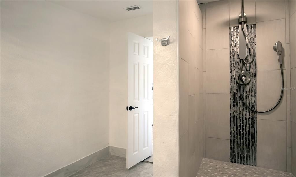 На продажу: $599,000 (7 спален, 5 ванн, 580 Квадратных фут)