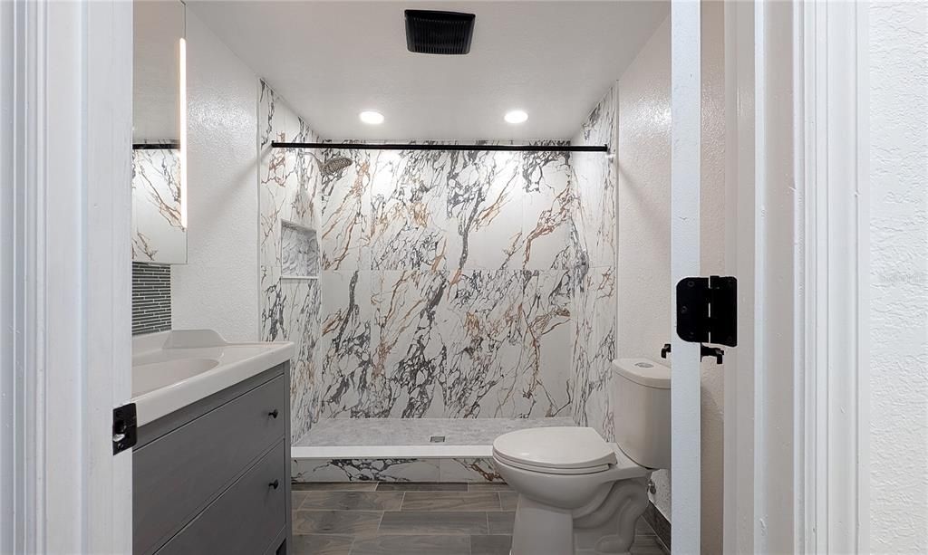 На продажу: $599,000 (7 спален, 5 ванн, 580 Квадратных фут)