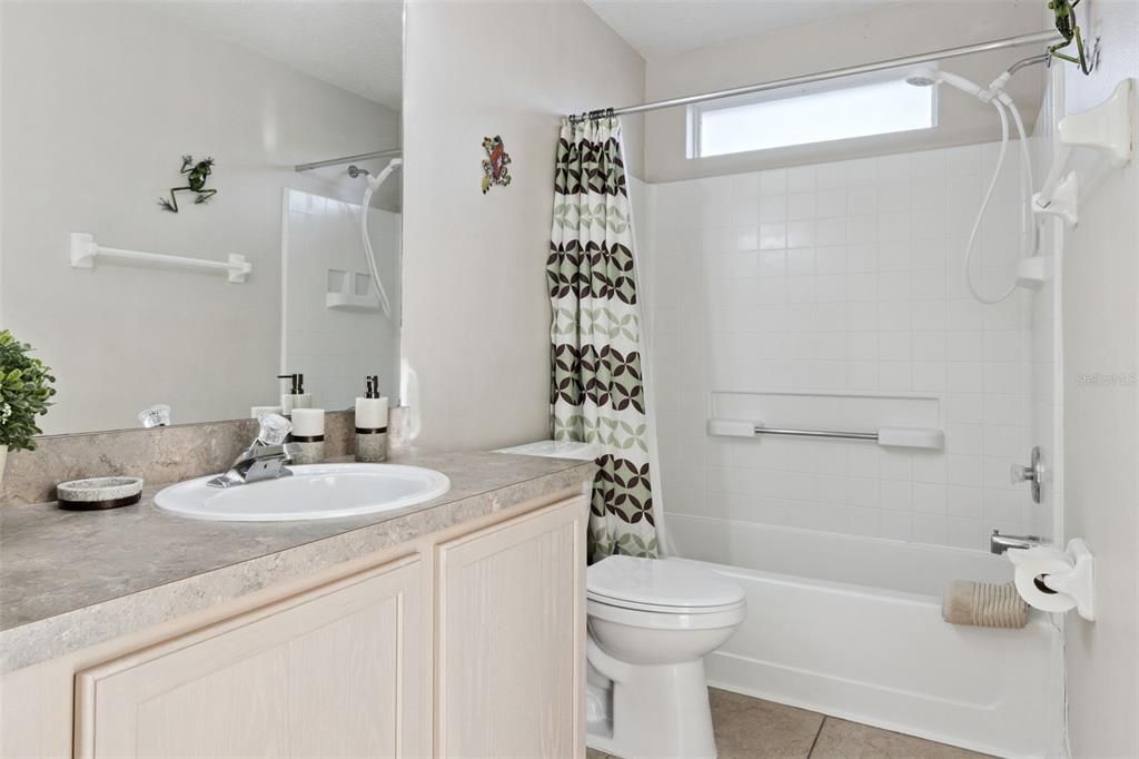 На продажу: $375,000 (4 спален, 3 ванн, 1940 Квадратных фут)